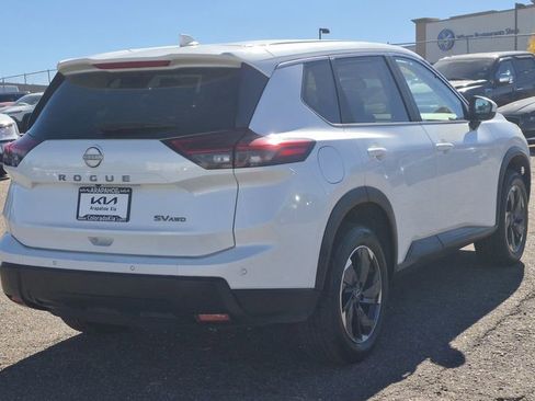 Used 2024 Nissan Rogue SV image 5
