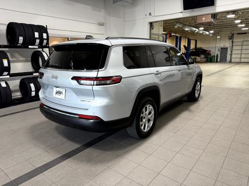 Used 2023 Jeep Grand Cherokee L Limited w/ Luxury Tech Group II AWD/4WD image 9