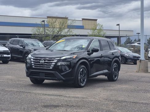 Used 2025 Nissan Rogue SV AWD/4WD image 4