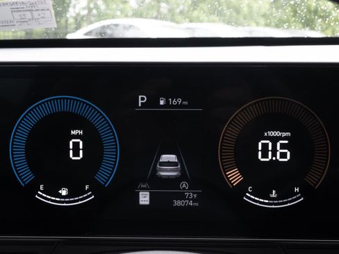 Used 2024 Hyundai Kona SE FWD image 3