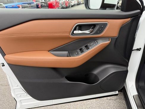 New 2026 Nissan Rogue Platinum w/ Platinum Premium Package image 9