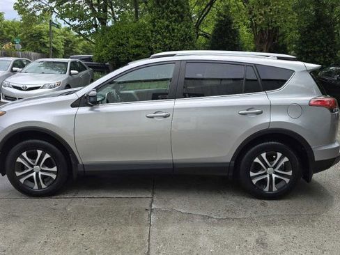 Used 2016 Toyota RAV4 LE AWD/4WD image 2