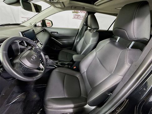Certified 2022 Toyota Corolla Cross XLE image 26