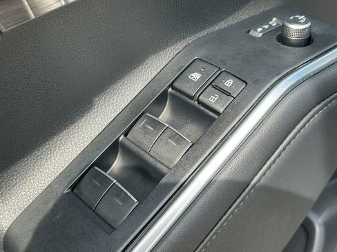 Used 2025 Toyota Highlander Platinum AWD/4WD image 28