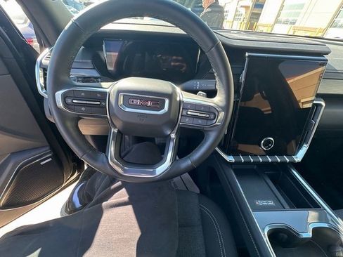 Used 2025 GMC Acadia Elevation image 7