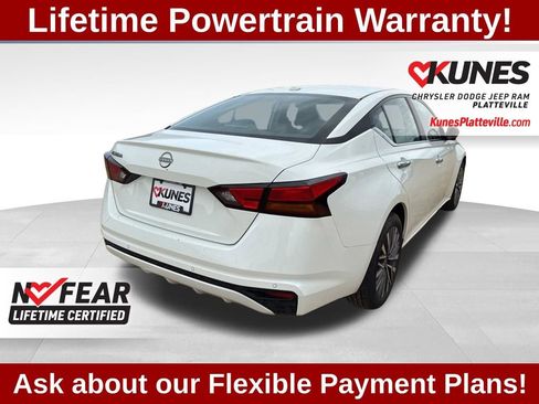 Used 2025 Nissan Altima 2.5 SV FWD image 3