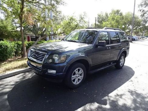 Used 2010 Ford Explorer XLT image 2