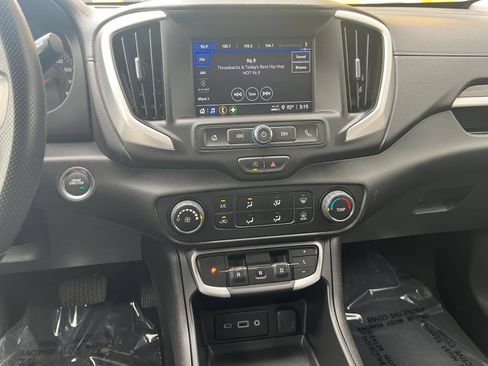 Used 2024 GMC Terrain SLE FWD image 17
