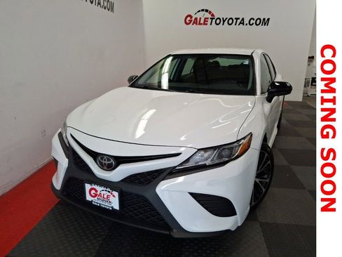 Used 2019 Toyota Camry SE FWD image 2