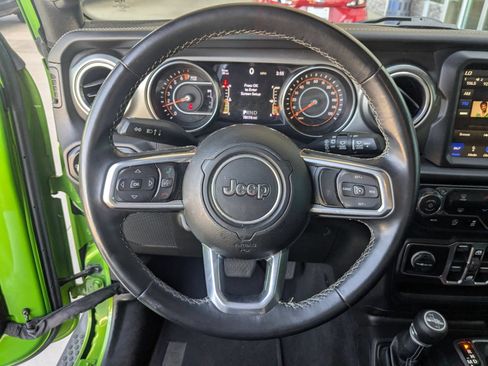 Used 2019 Jeep Wrangler Unlimited Sahara w/ Uconnect 4C Nav & Sound Group AWD/4WD image 14