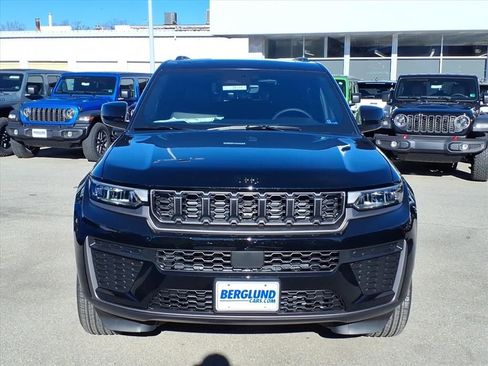 New 2026 Jeep Grand Cherokee Altitude image 9