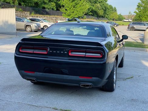 Used 2015 Dodge Challenger SXT RWD image 7