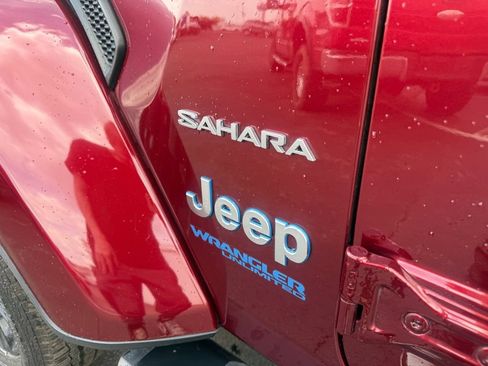 Used 2021 Jeep Wrangler Unlimited Sahara w/ Cold Weather Group AWD/4WD image 13