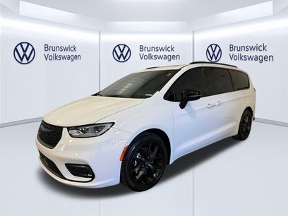 Used 2024 Chrysler Pacifica Limited w/ S Appearance Package
