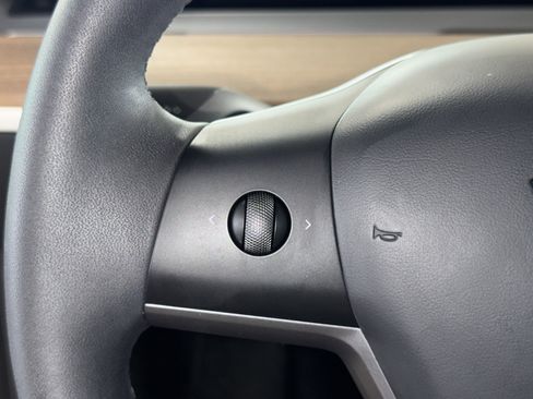 Used 2023 Tesla Model Y Performance image 22