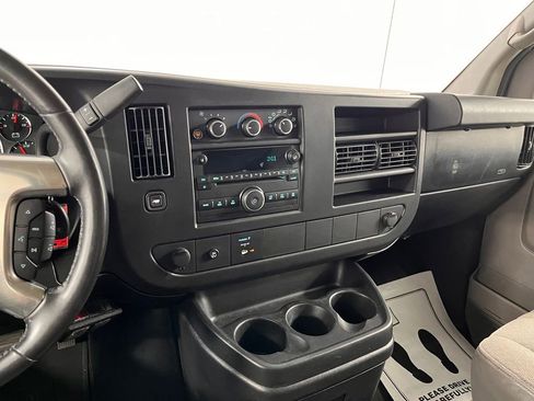 Used 2010 Chevrolet Express 2500 LT w/ LT Preferred Equipment Group RWD image 17