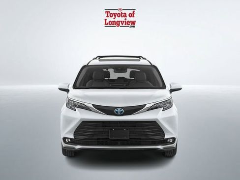 New 2026 Toyota Sienna XLE image 4