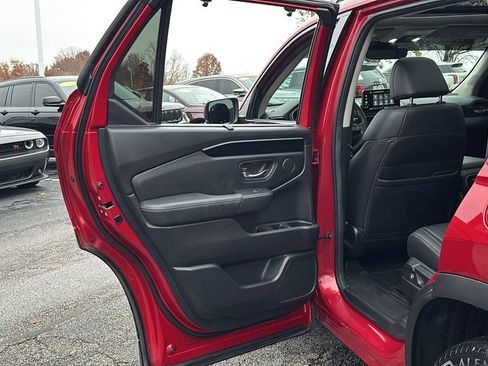 Used 2023 Honda Pilot Touring image 28