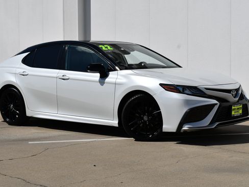 Used 2022 Toyota Camry XSE FWD image 2