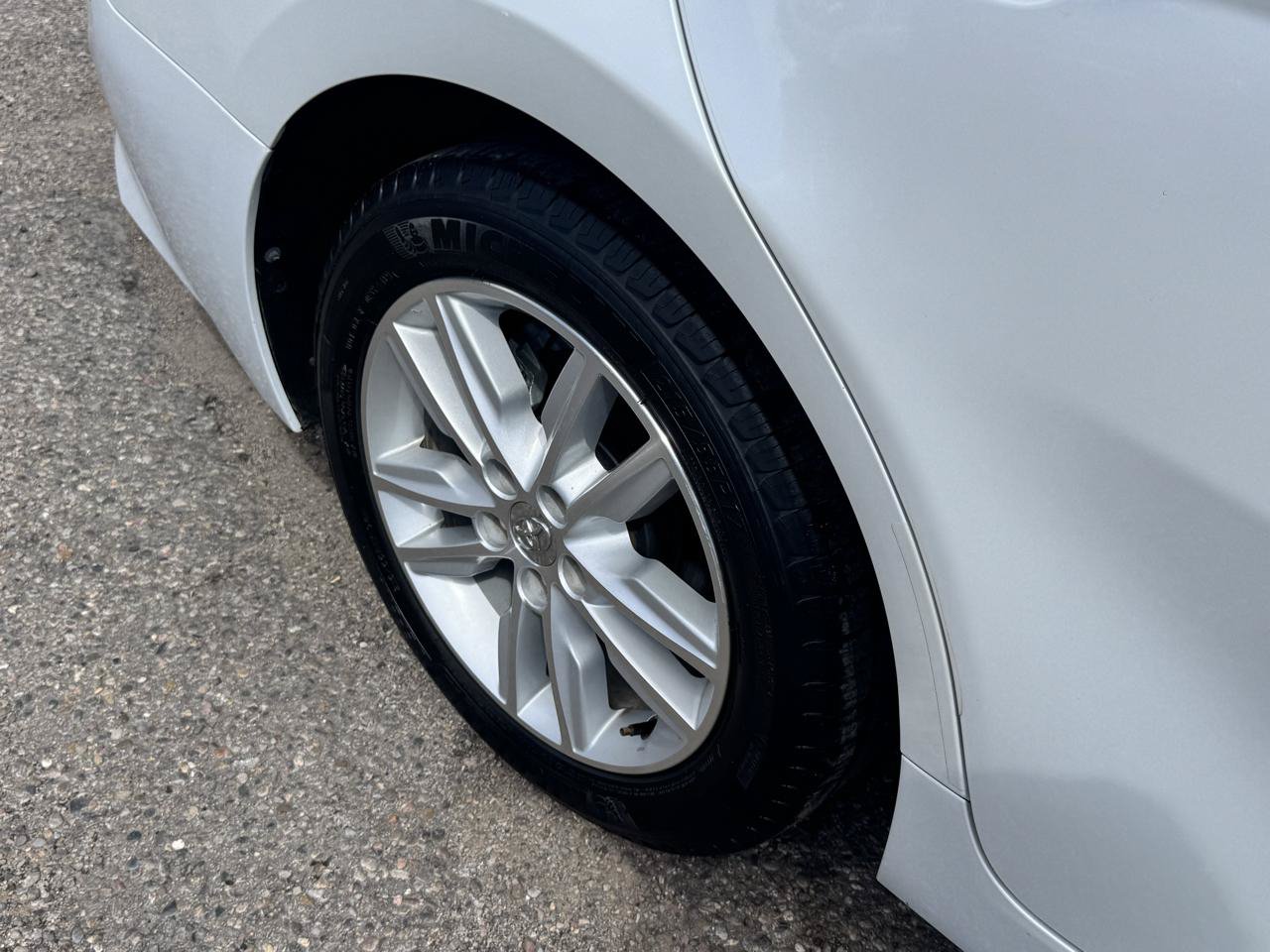 Used 2019 Toyota Camry XSE FWD image 10