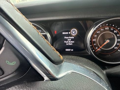 Used 2022 Jeep Gladiator Overland AWD/4WD image 12