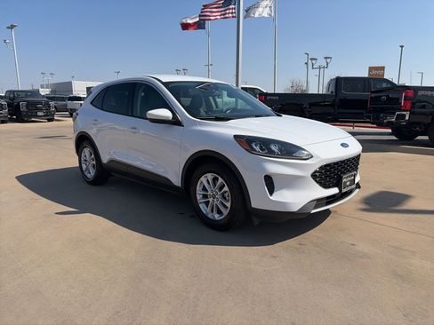 Used 2020 Ford Escape SE image 7