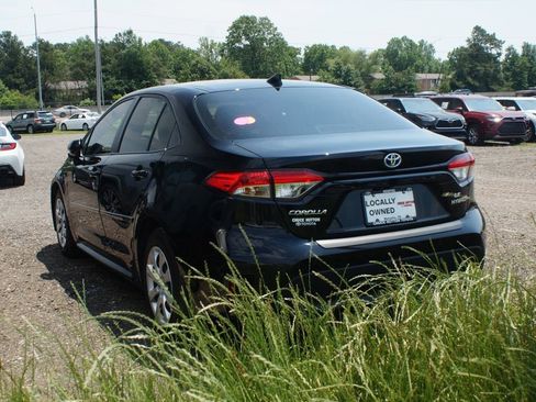 Used 2023 Toyota Corolla LE FWD image 3