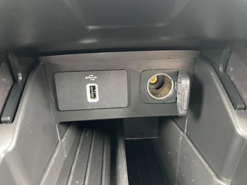 Used 2019 Ford Explorer XLT w/ Equipment Group 202A image 21