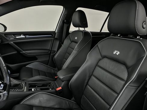 Used 2019 Volkswagen Golf 4-Door image 18