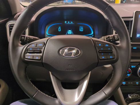 Used 2024 Hyundai Venue SEL image 19