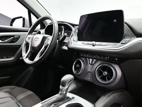 Used 2025 Chevrolet Blazer LT FWD image 13