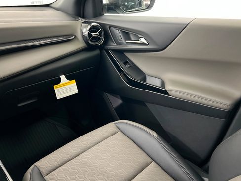 New 2026 Chevrolet Equinox LT w/ Convenience Package II image 11