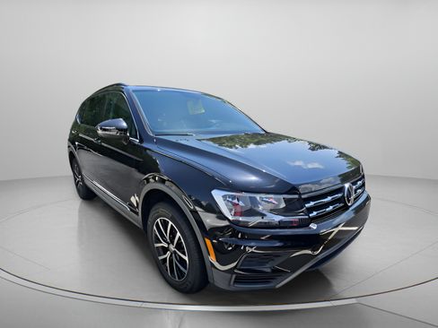 Used 2021 Volkswagen Tiguan SE FWD image 2
