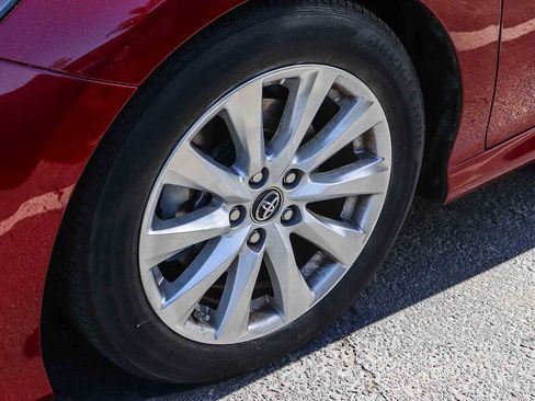 Used 2018 Toyota Camry LE image 4