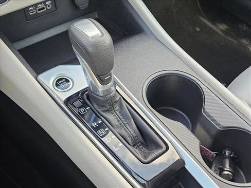 Used 2025 Nissan Altima 2.5 SV FWD image 14