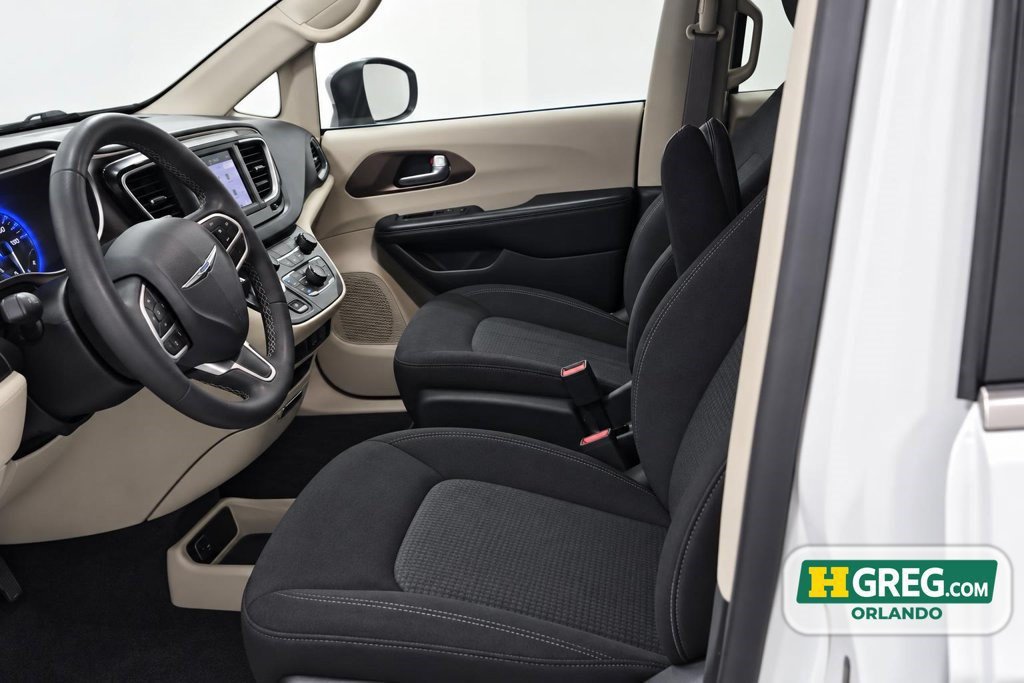 Used 2022 Chrysler Voyager LX FWD image 10