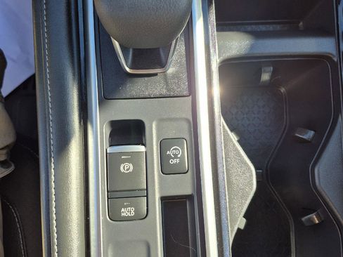 Used 2024 Nissan Pathfinder SL image 22