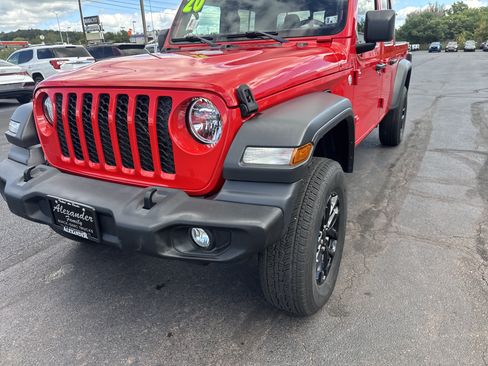 Used 2020 Jeep Gladiator Sport w/ Quick Order Package 24S AWD/4WD image 10