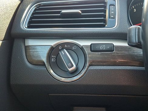 Used 2016 Volkswagen Passat 1.8T SE w/ Lighting Package (P06) image 23