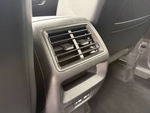 Used 2026 Volkswagen Tiguan SE AWD/4WD image 20