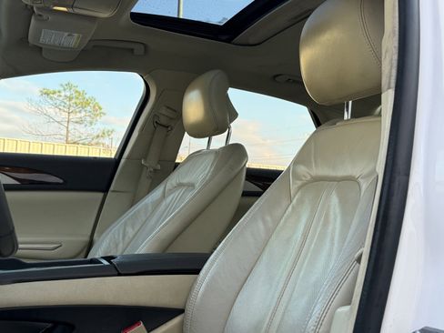 Used 2014 Lincoln MKZ 4dr Sdn AWD image 16