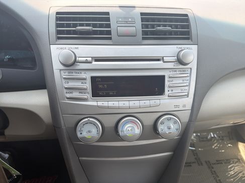 Used 2011 Toyota Camry LE FWD image 26
