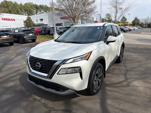 Certified 2023 Nissan Rogue SV image 3