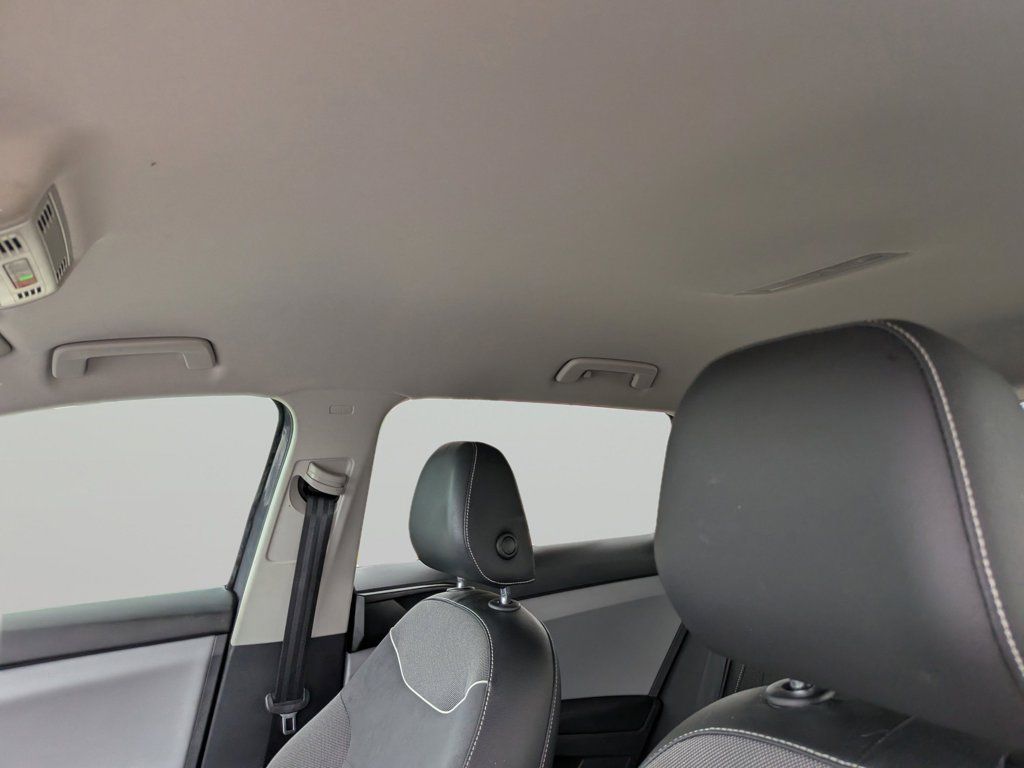Certified 2023 Volkswagen Taos SE FWD image 19