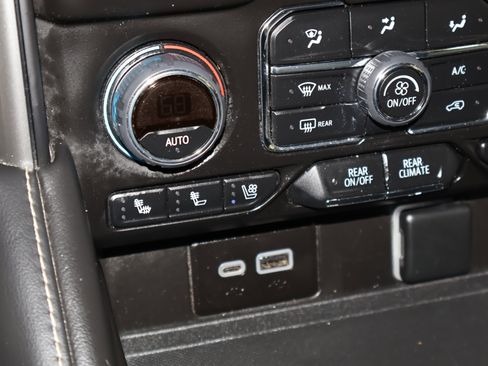 Used 2024 Chevrolet Tahoe Premier image 32