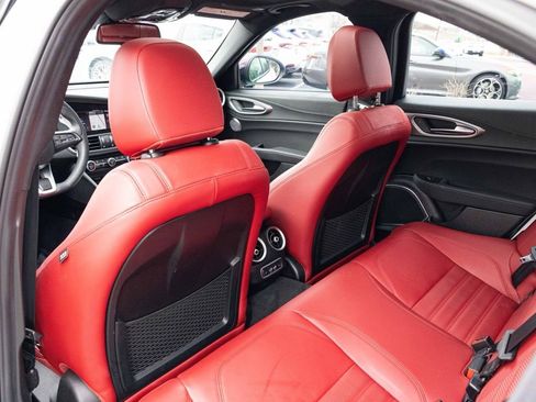 Used 2023 Alfa Romeo Giulia Veloce image 47