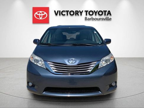 Used 2017 Toyota Sienna XLE Premium AWD/4WD image 8