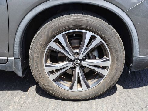 Used 2019 Nissan Rogue SV w/ Sun & Sound Touring Package FWD image 4