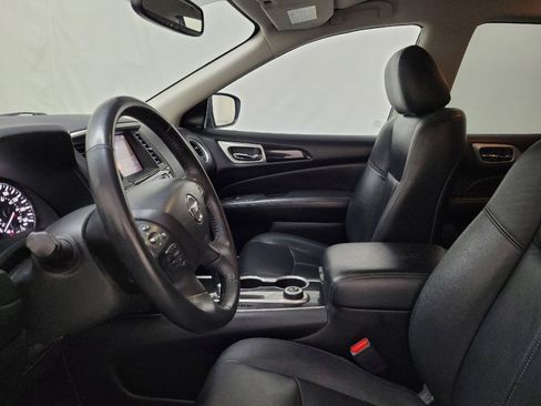 Used 2019 Nissan Pathfinder SV image 17