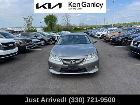 Used 2015 Lexus ES 350 w/ Luxury Package FWD image 2